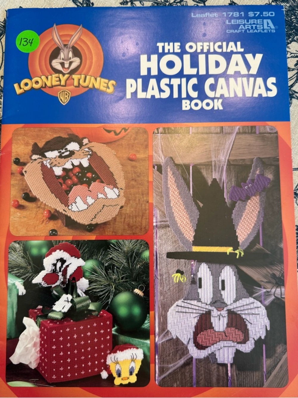 Vtg Looney Tunes OFFICIAL HOLIDAY Plastic Canvas Pattern Booklet Leisure Arts‎